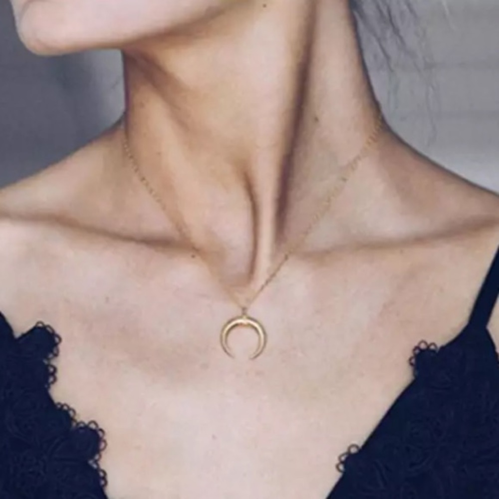 ⚜️[𝟯/$𝟭𝟴]⚜️Gold Horn Simple Dainty Choker NEW - Picture 5 of 13